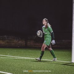 Nicole Simonsen carries the ball during the 2022 NPL NSW Women's game between Manly United and Sydney University. Photo credit: Jeremy Denham