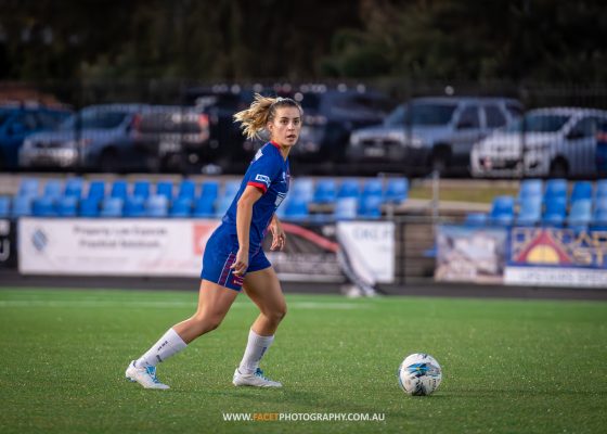 Ruby Jackson looks for options during the 2023 NPL NSW Women's Round 16 game between Manly United and Gladesville Ravens at Cromer Park. Photo credit: Jeremy Denham